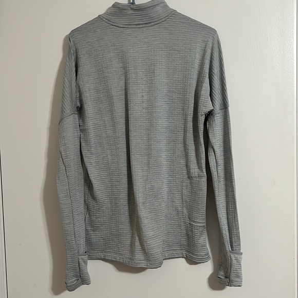 Nike Dri-fit Long Sleeve Top Size XS Light Gray-Like New!Work Out/Trips/Travel! - Picture 6 of 10